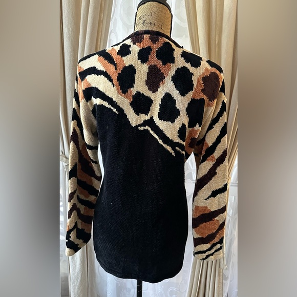 Sweater Sweater Multi Animal Print Giraffe Button Cardigan - Picture 7 of 10